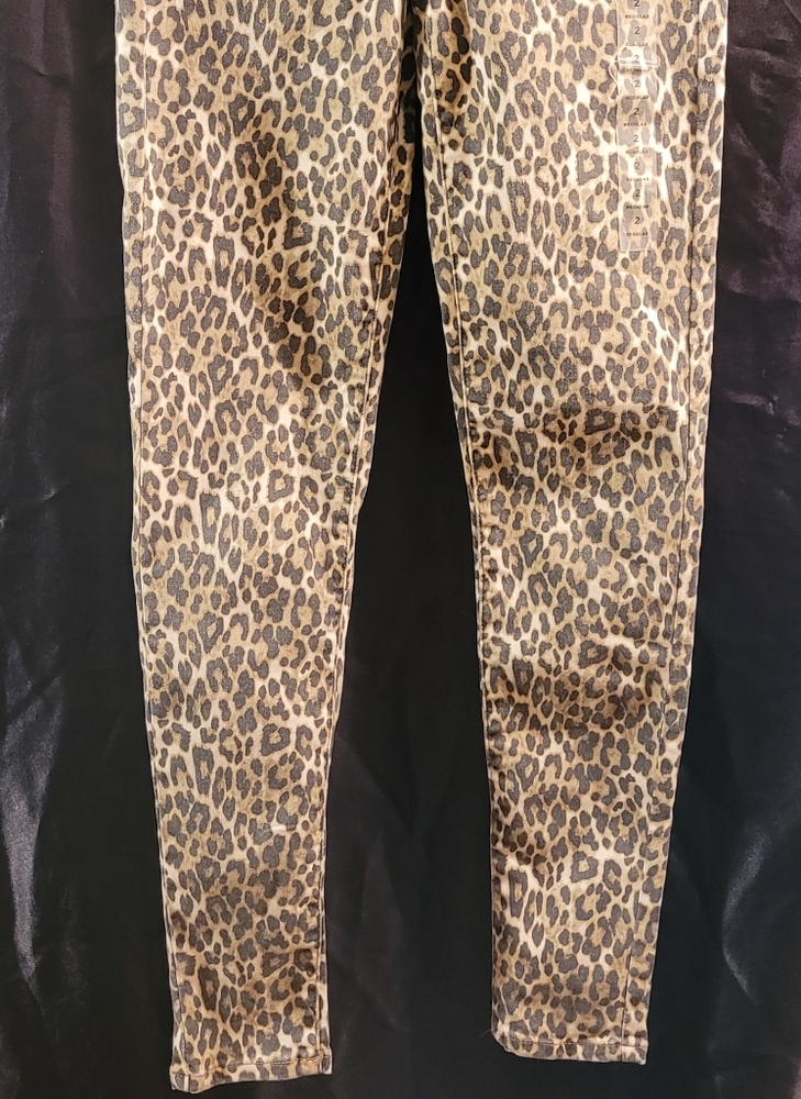 American Eagle Leopard Jeans - Picture 2 of 6